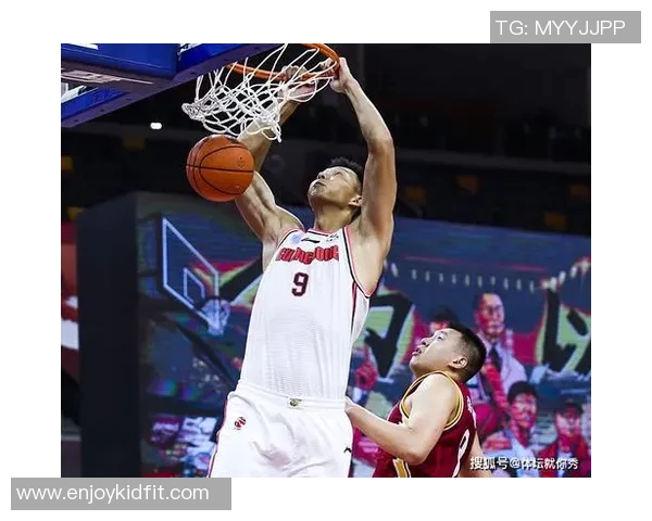 杭州足球队积分榜领跑75分展现强劲实力争夺冠军荣耀 杭州足球队积分榜领跑75分展现强劲实力争夺冠军荣耀